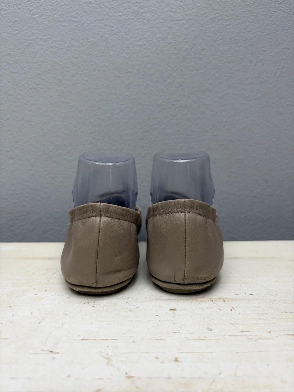 Tory Burch Beige Leather Mini Travel Flats Size 8